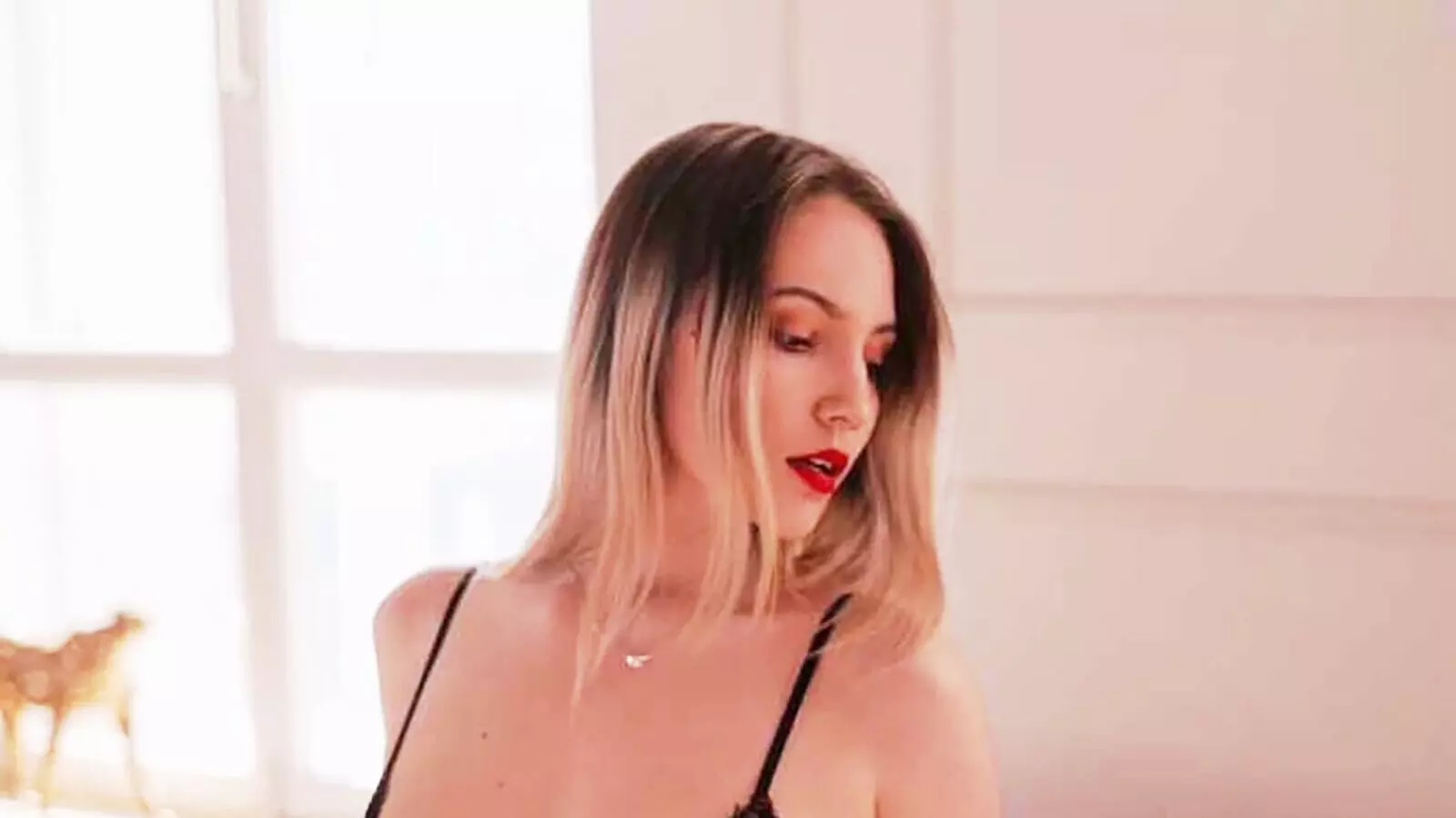  RELATED VIDEOS - WEBCAM LanaHolland STRIPS AND MASTURBATES